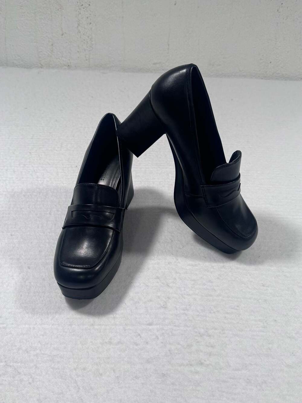 Urban Outfitters Femme Black Heeled Loafers Size 40